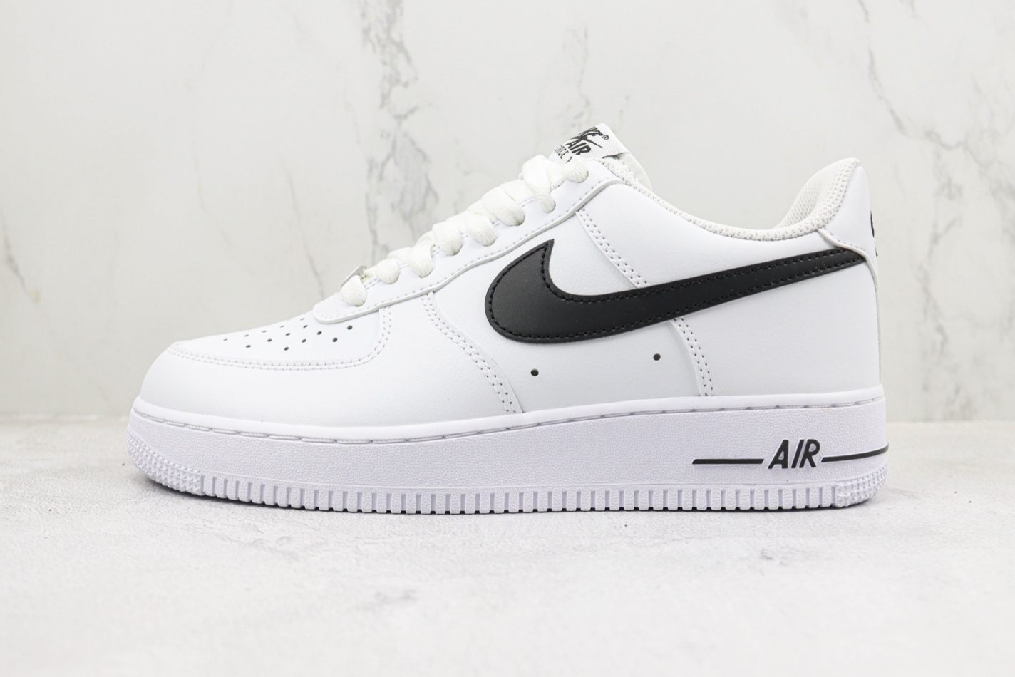 Nike Air Force 1 '07 AN20 White Black CJ0952-100 - Stylish and Classic Sneakers.