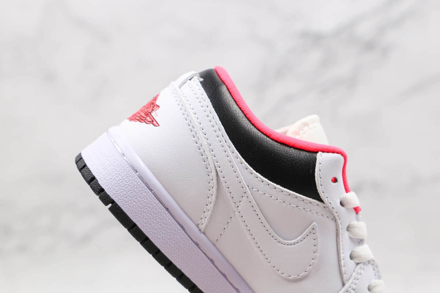 Air Jordan 1 Low 'Chicago Home' 553560-160 - Iconic Style & Unmatched Comfort!