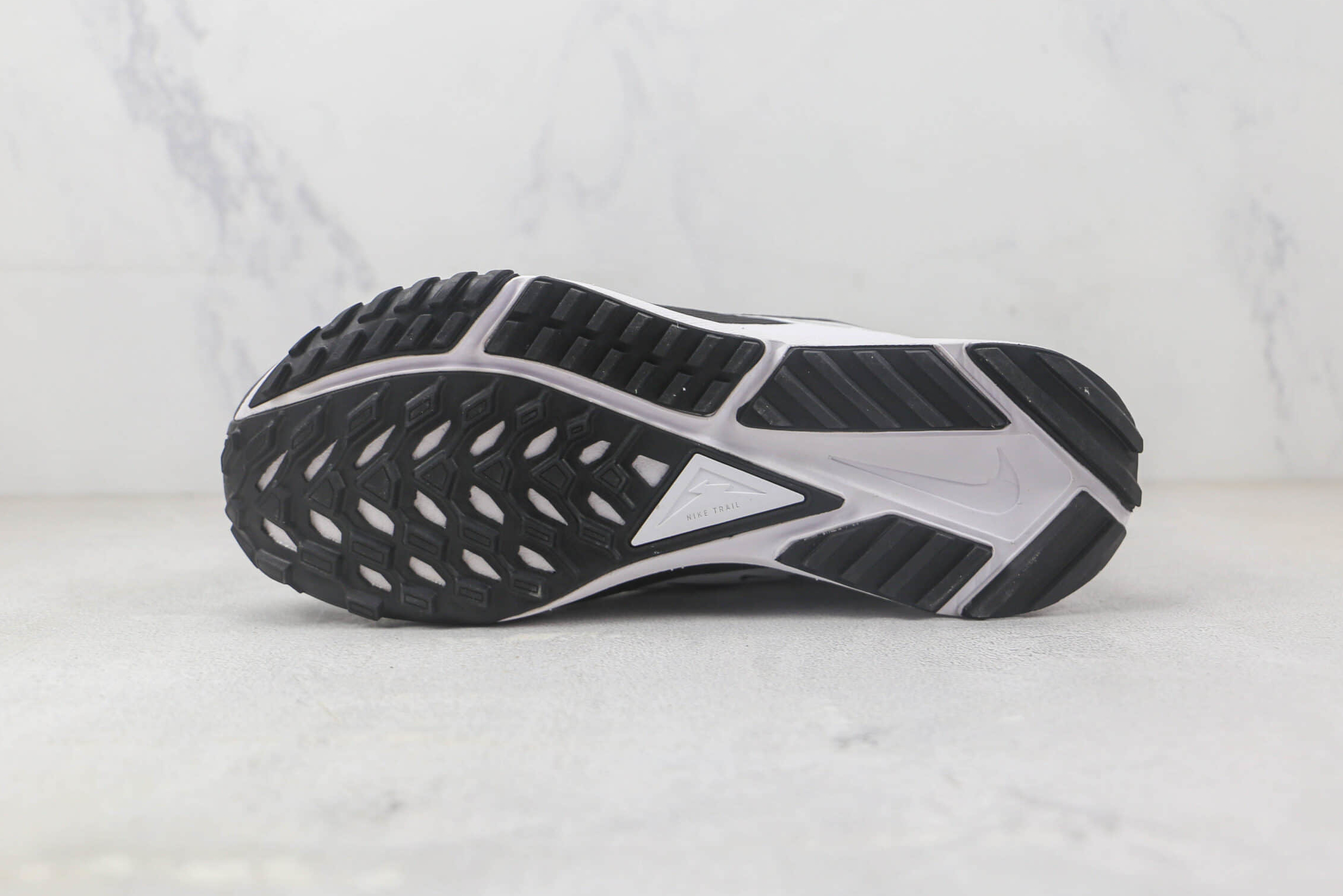 Nike Fabric React Pegasus Trial 4 Sneakers - Lightweight and Responsive Footwear