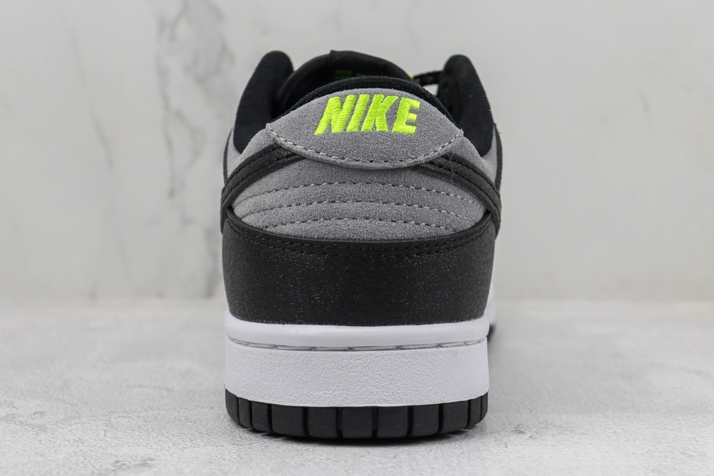 Nike Dunk Low 'Black Grey Green Strike' FQ2205-001 - Stylish and Versatile Sneakers