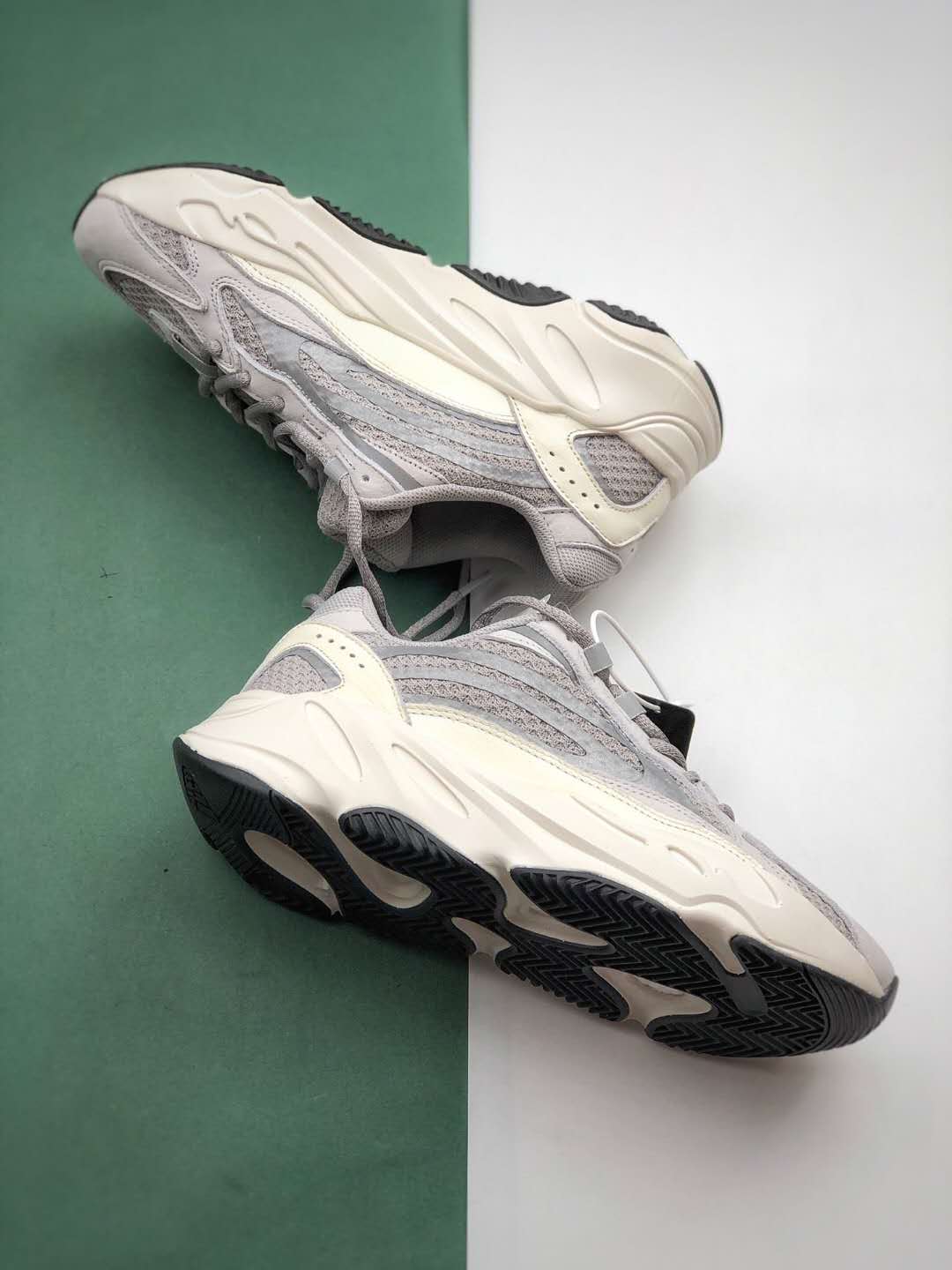 Adidas Yeezy Boost 700 V2 Static - Premium Sneaker - Limited Edition