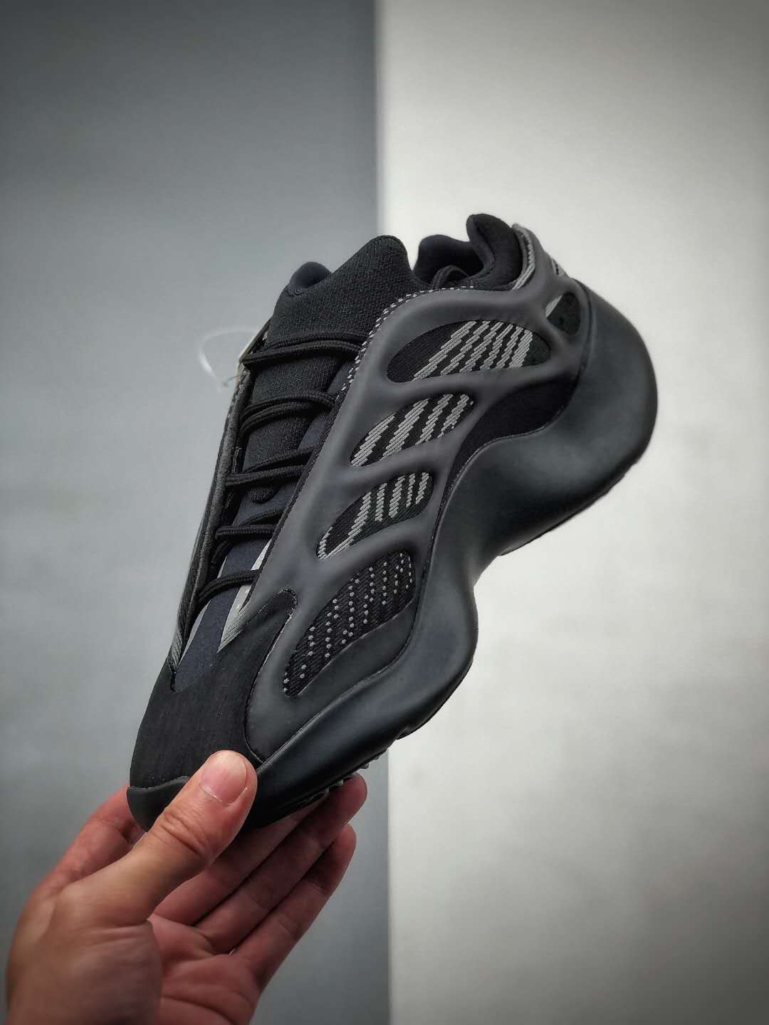 Adidas Yeezy 700 V3 'Alvah' H67799 - Stylish & Sleek Footwear